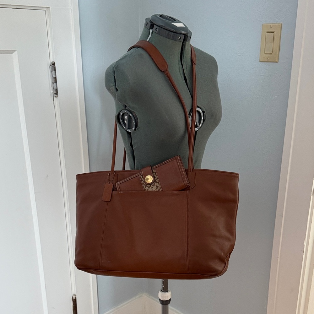 VTG Coach Organizer Tote | British Tan |
No. 4067 |Y2K "C" Canvas Stripe Wallet